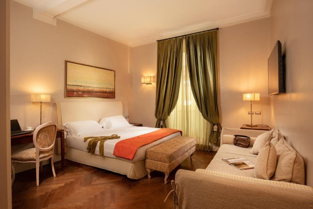 Elegance Triple Room - Annex Building - Via del Corso 75 room - Image 1