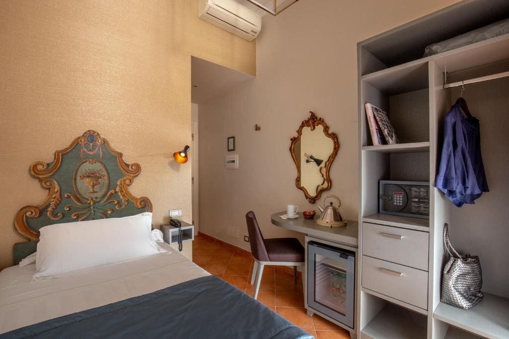 Single Room - Via dei Greci 23 room - Image 1