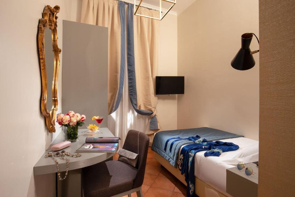 Single Room - Via dei Greci 23 room - Image 2