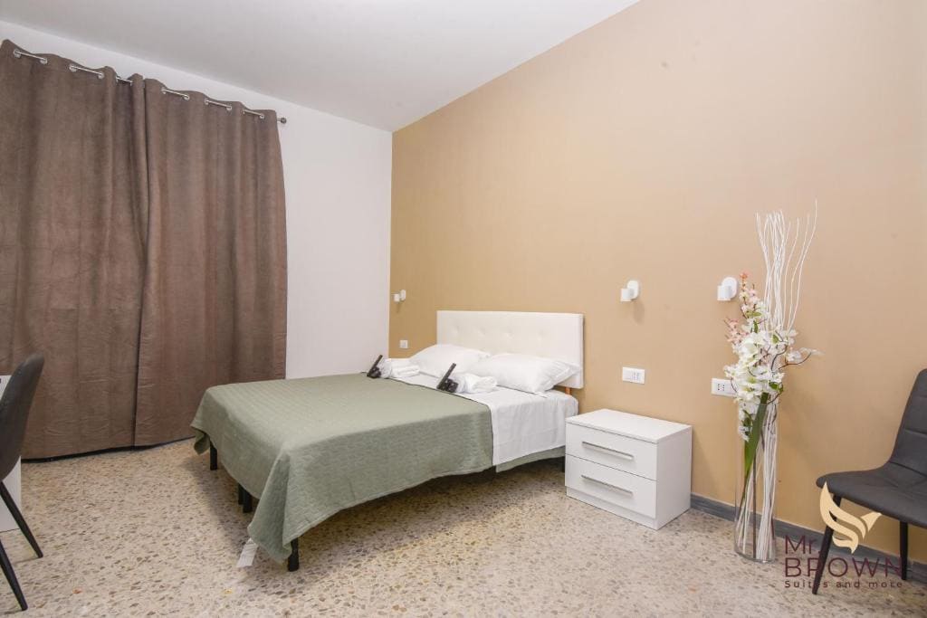 Double Room with Shared Bathroom room - Image 1