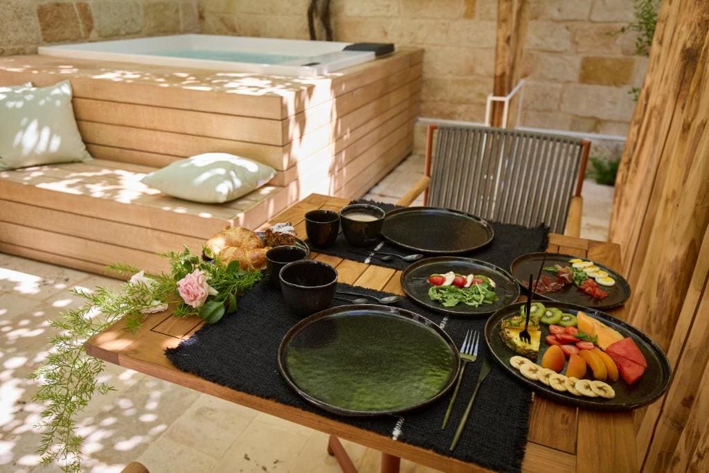 Suite with Private Garden and Pool room - Image 2