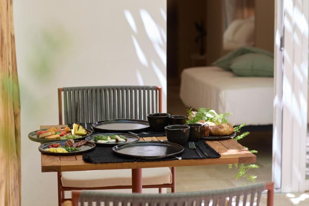 Suite with Private Garden and Pool room - Image 1