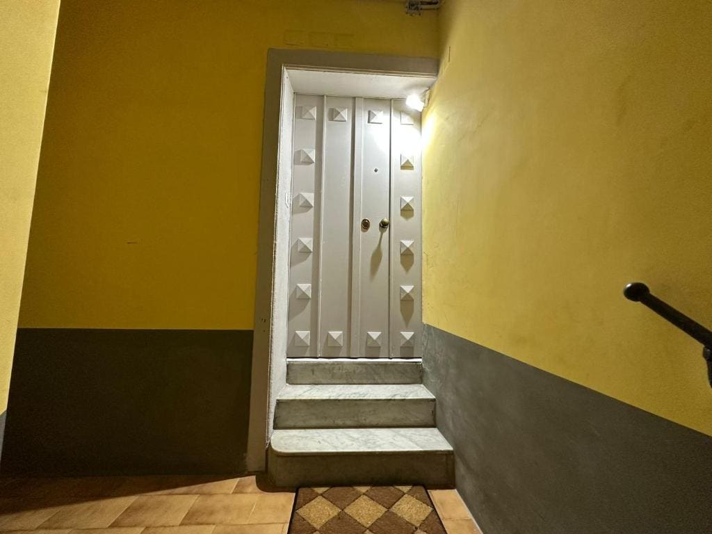 Deluxe Double Room with Shower room - Image 3