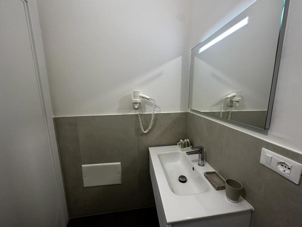 Deluxe Double Room with Extra Bed room - Image 2