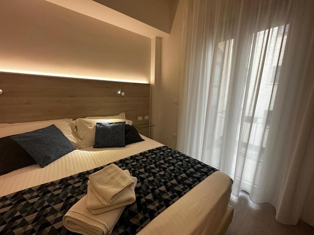 Double Room with Private Bathroom room - Image 3