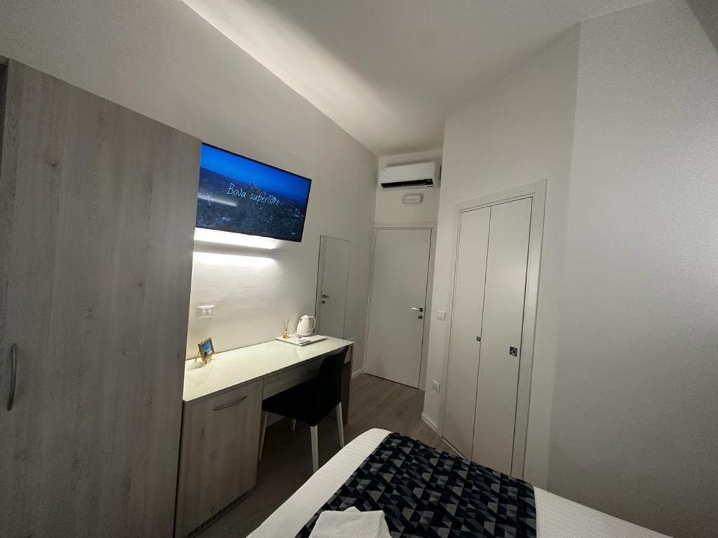 Double Room with Private Bathroom room - Image 2