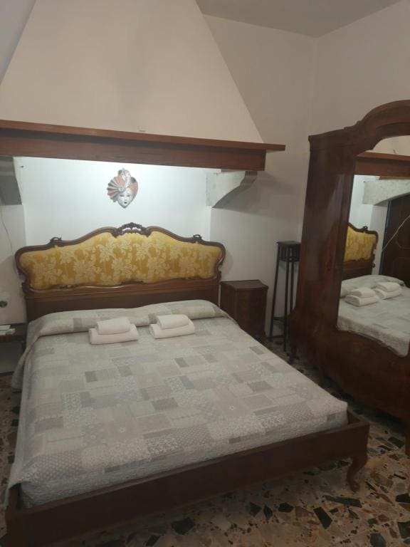 Double Room with Balcony and Canal View room - Image 1