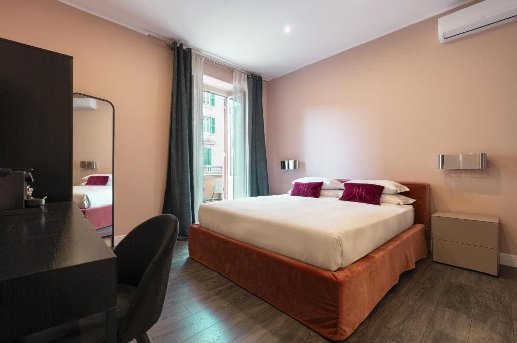 Deluxe Double Room with Balcony room - Image 1
