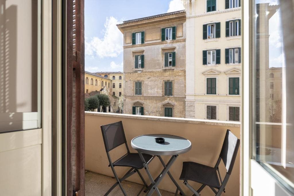 Deluxe Double Room with Balcony room - Image 3