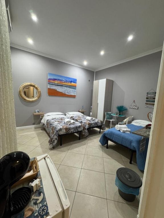 Room room - Image 1