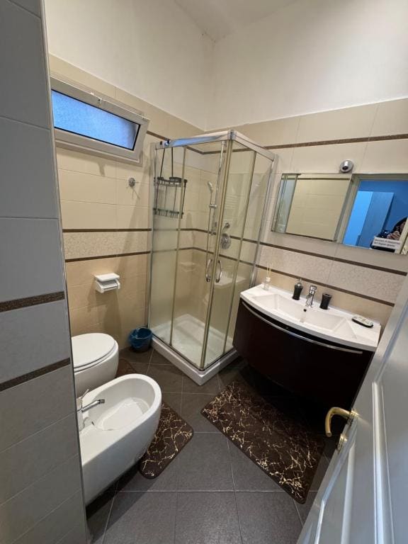 Room room - Image 3