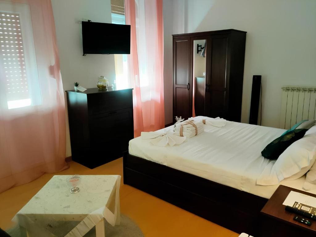 Economy Double Room room - Image 2