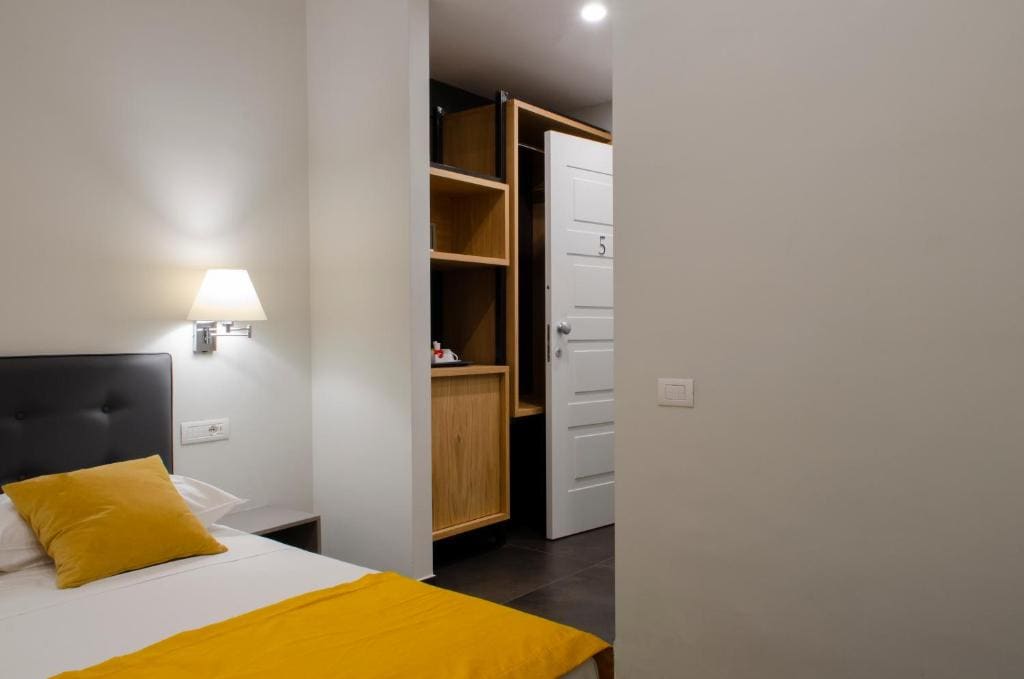Queen Room with Spa Bath room - Image 1