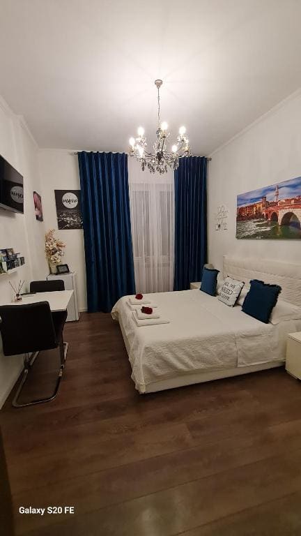 Standard Double Room with Shared Bathroom room - Image 1