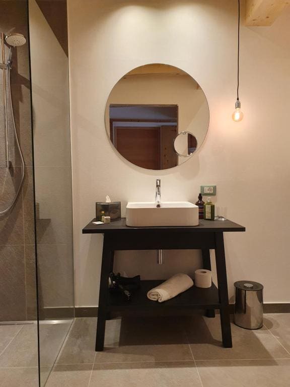 Deluxe Double or Twin Room with Balcony room - Image 3