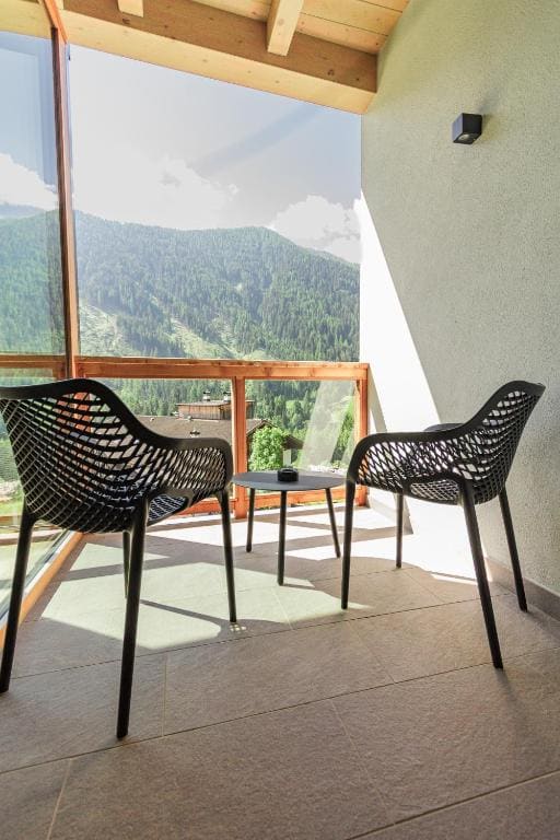 Deluxe Double or Twin Room with Balcony room - Image 2