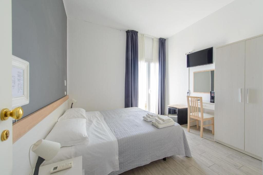 Double or Twin Room with Balcony room - Image 2