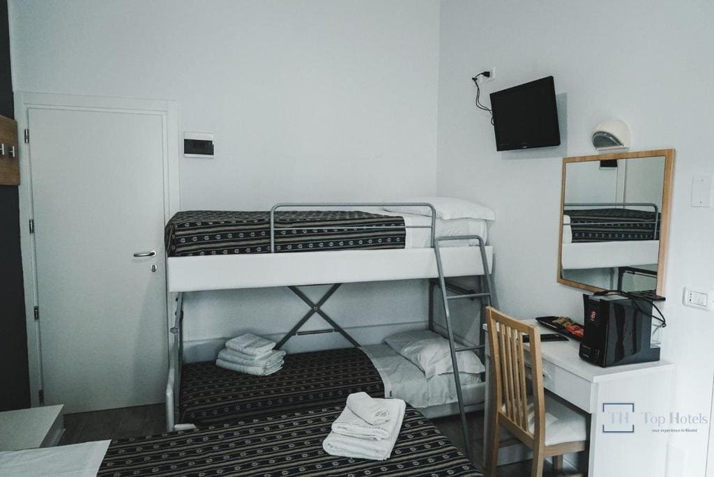 Quadruple Room with Balcony room - Image 3