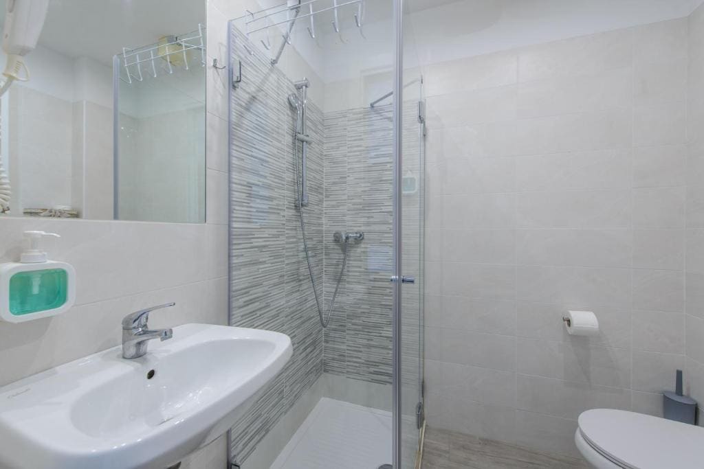 Quadruple Room with Balcony room - Image 2