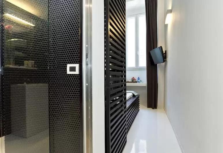 Large Single Room room - Image 3