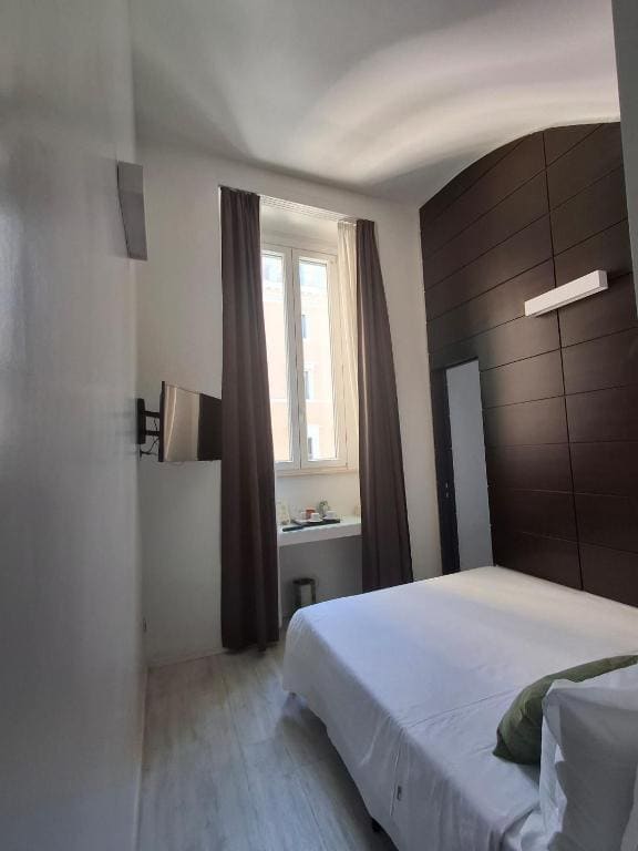 Standard Quadruple Room room - Image 1