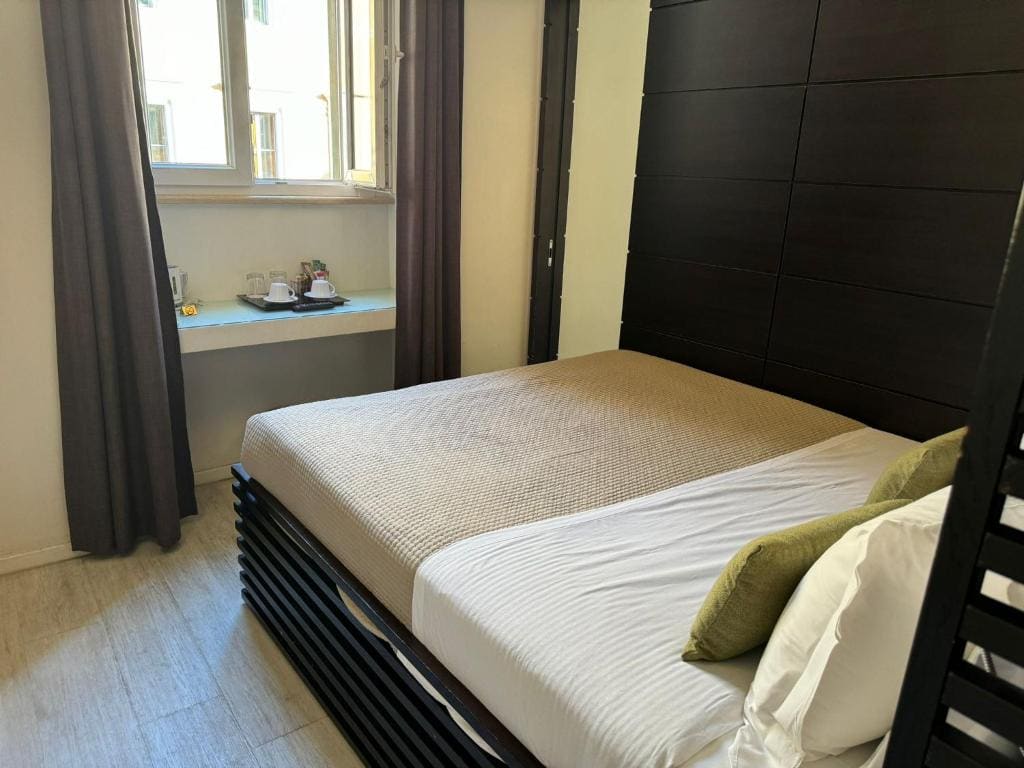 Standard Double Room with City View room - Image 2