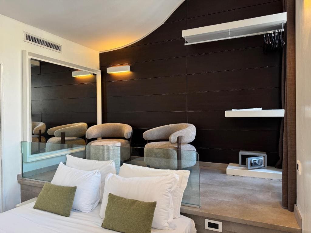 Suite with City View room - Image 2
