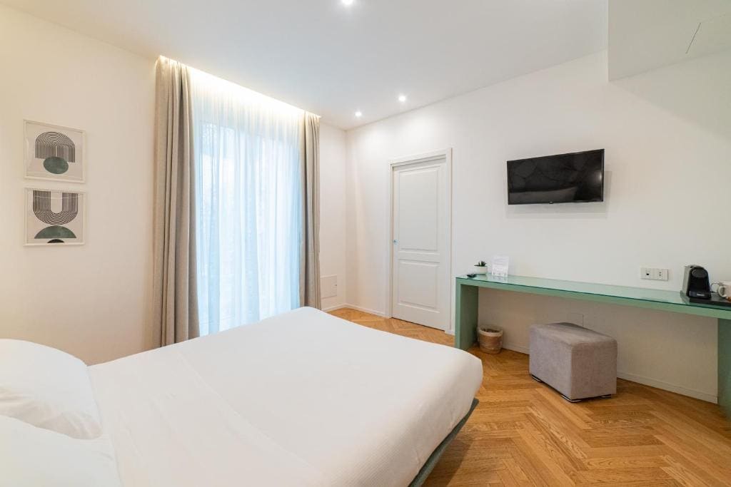 Double Room with Garden View room - Image 3