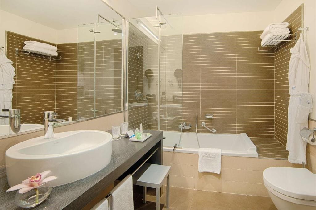 Family Adjoining Room with Extra Bed (4 Adults + 1 Child) room - Image 3