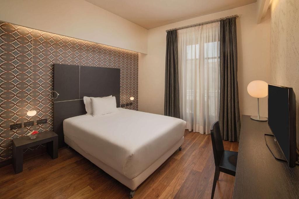 Premium Double or Twin Room room - Image 3
