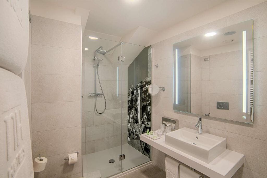 Premium Double or Twin Room with Terrace room - Image 3