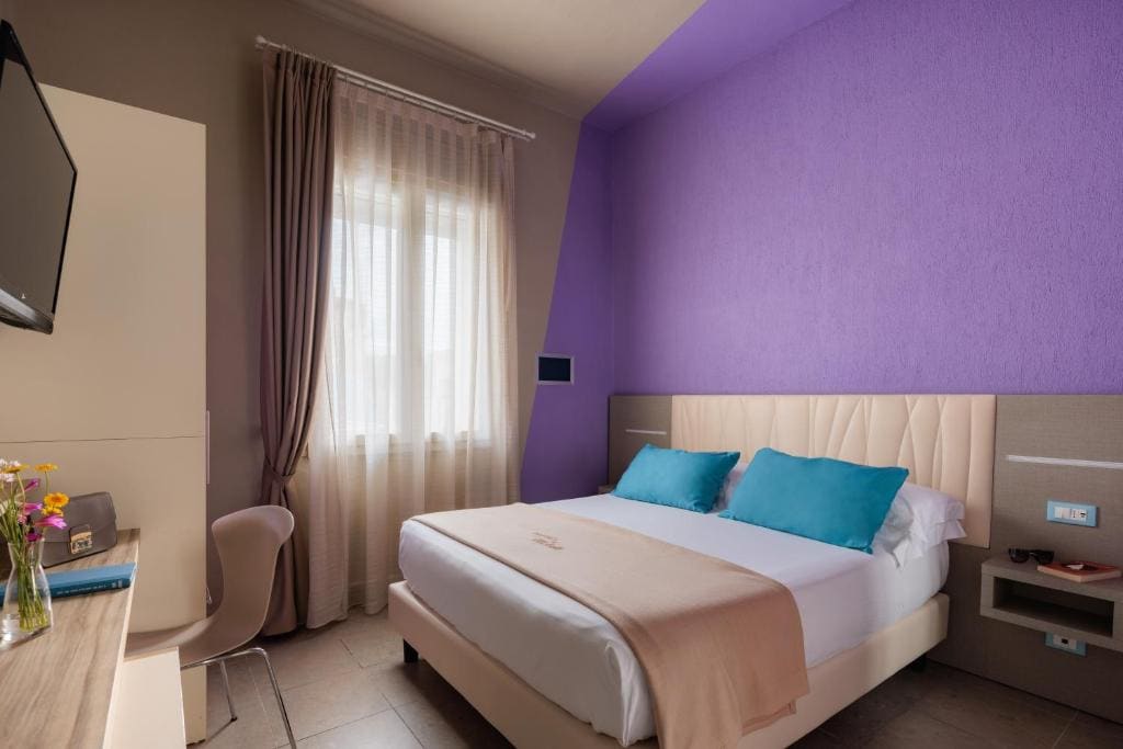Double Room with Balcony and Sea View room - Image 1