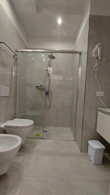 Double Room with Private Bathroom room - Image 3