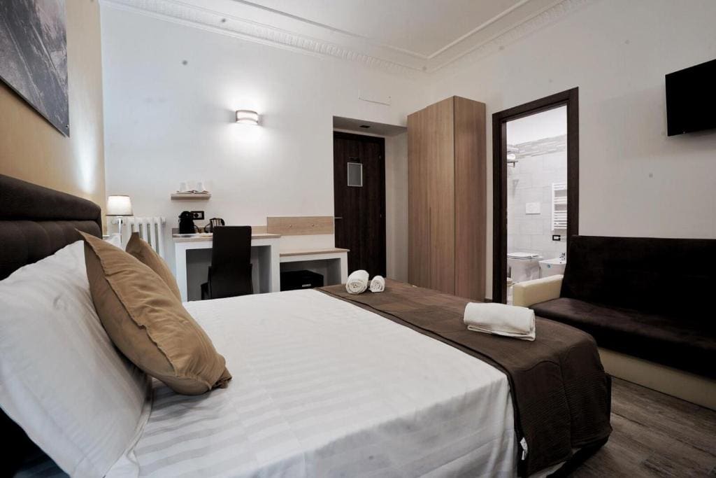 Deluxe Double Room room - Image 2