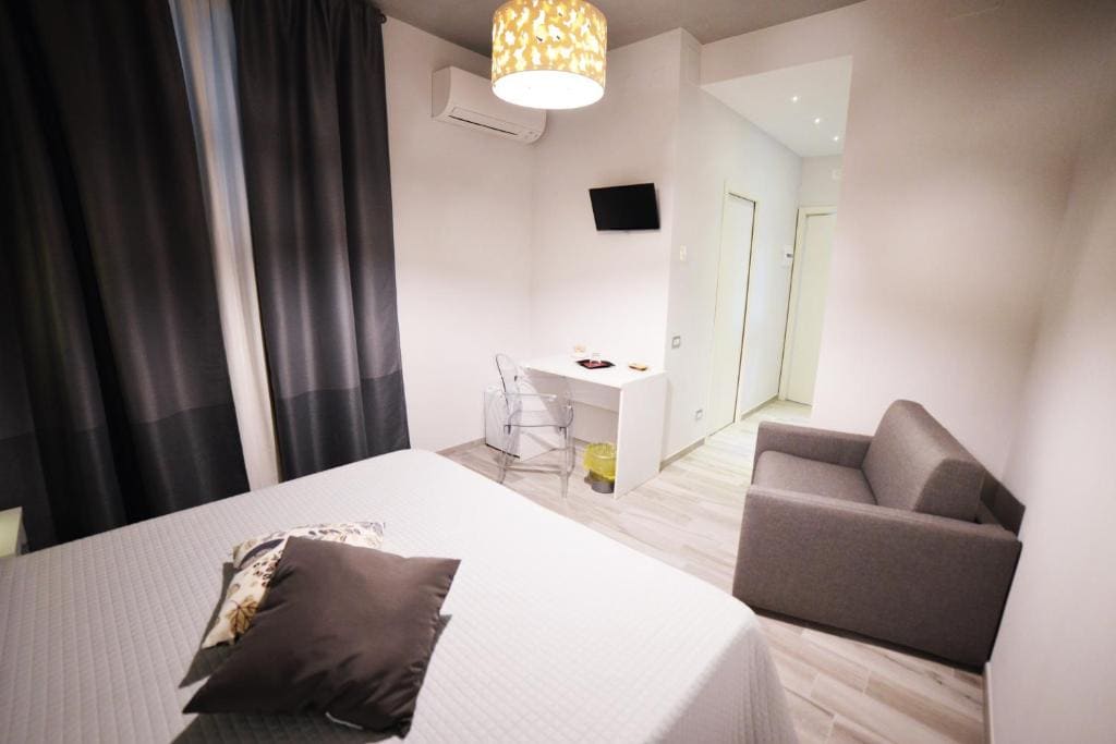 Deluxe Room room - Image 2