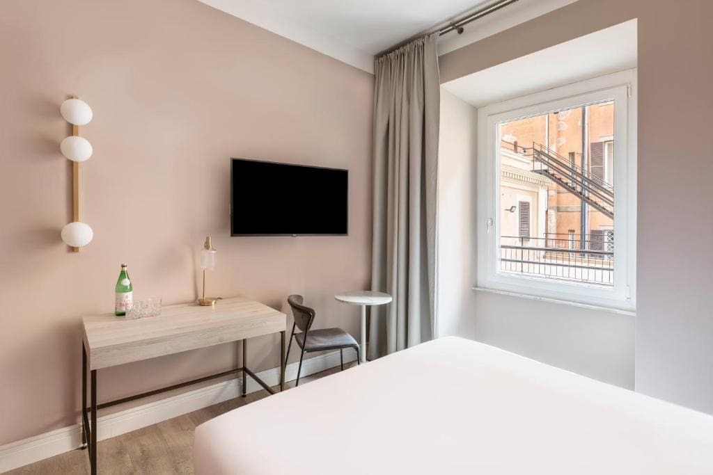 Medium Room with Extra Single Bed room - Image 3