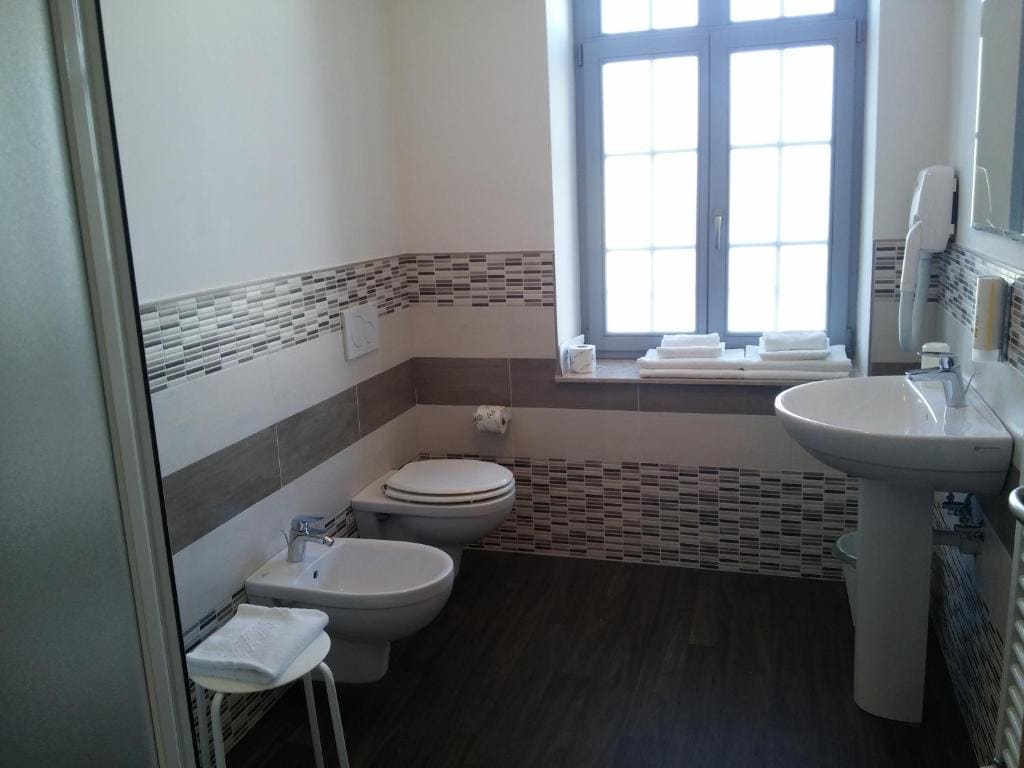 Triple Room with Private Bathroom room - Image 3