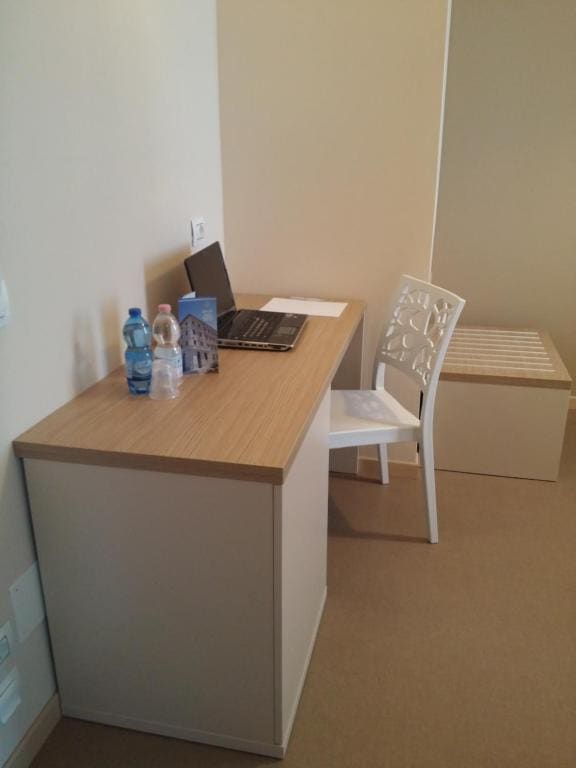 Single Room with Private Bathroom room - Image 3