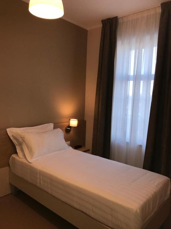 Single Room with Private Bathroom room - Image 1