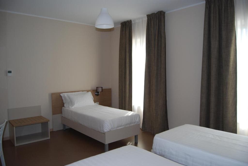 Triple Room with Private Bathroom room - Image 2
