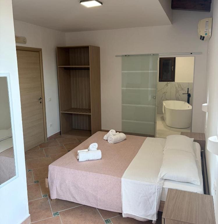 Deluxe Room room - Image 2