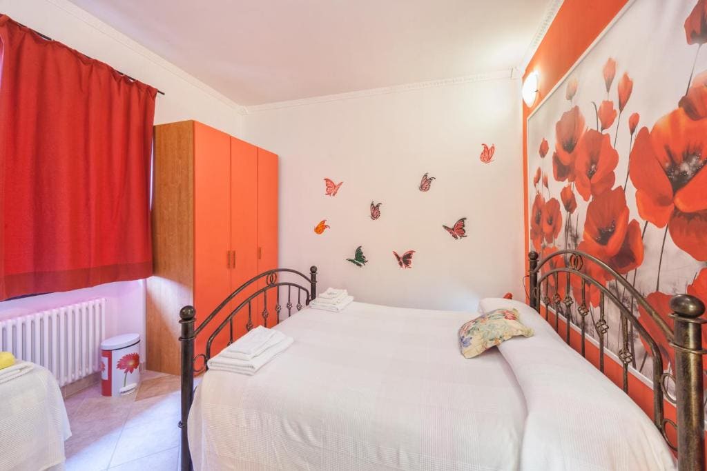 Double Room with External Private Bathroom room - Image 3