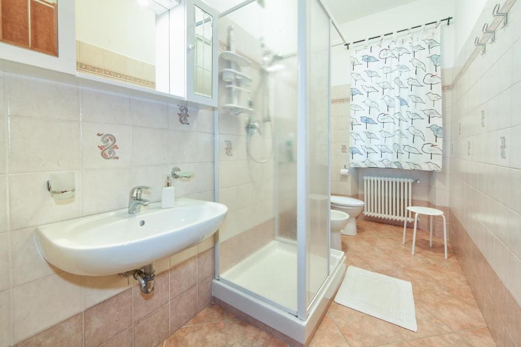 Double Room with Shared Bathroom room - Image 2