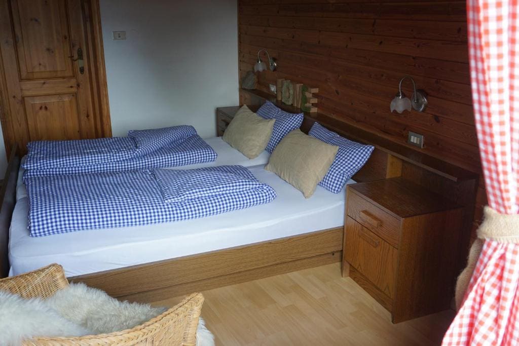Double Room with Mountain View room - Image 1