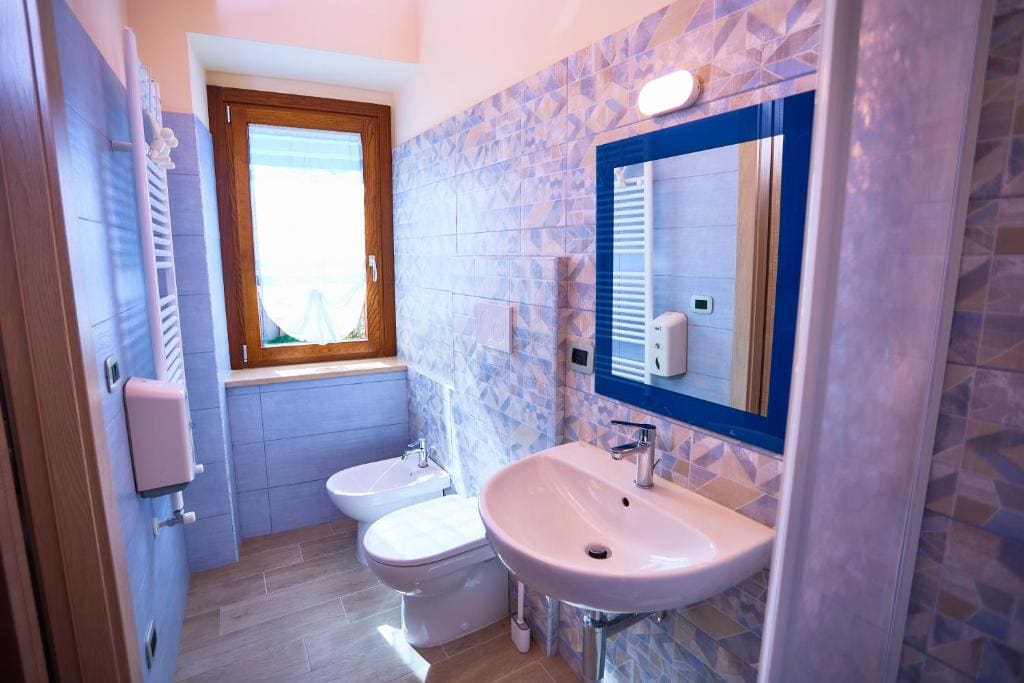 Double Room with Private Bathroom room - Image 3