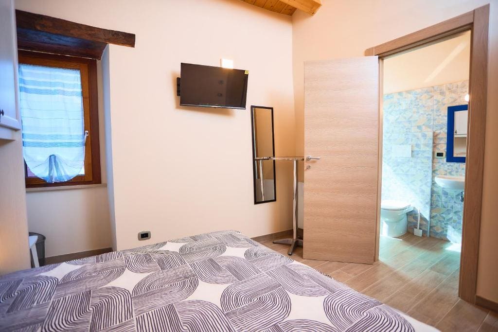 Double Room with Private Bathroom room - Image 1