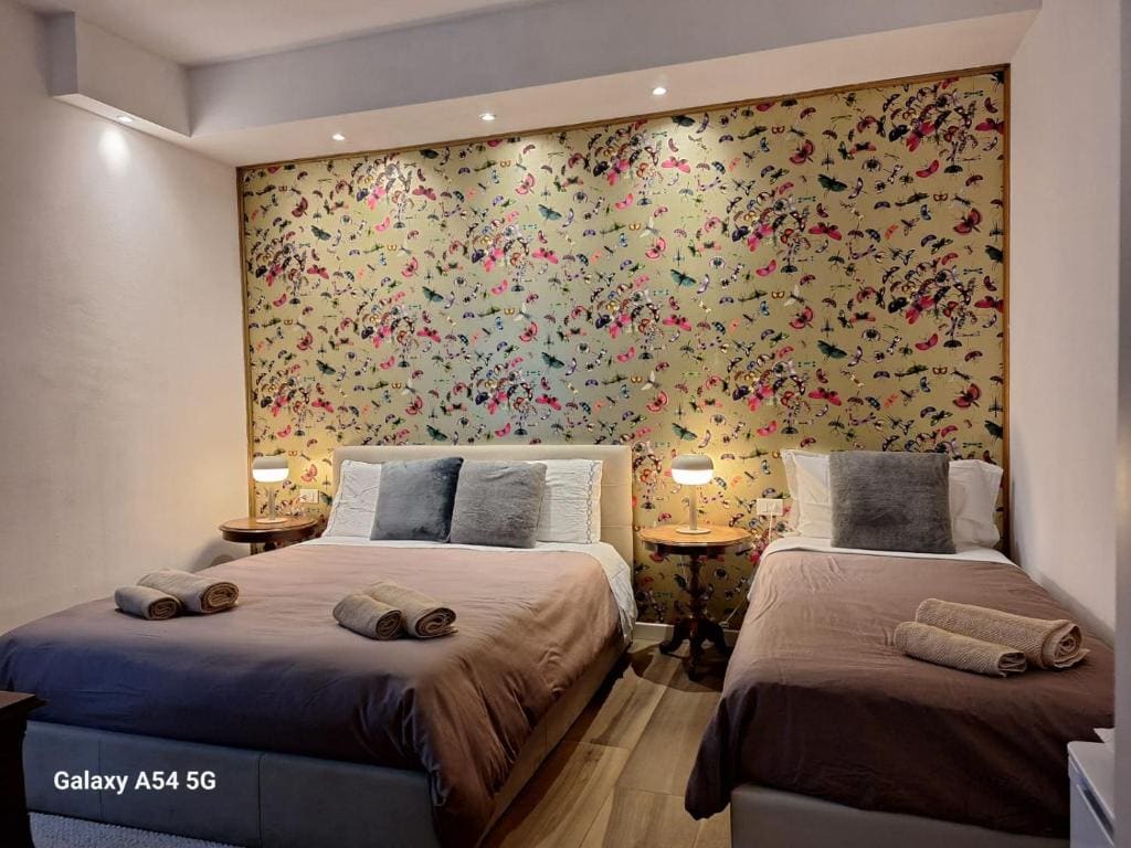 Deluxe King Room room - Image 2