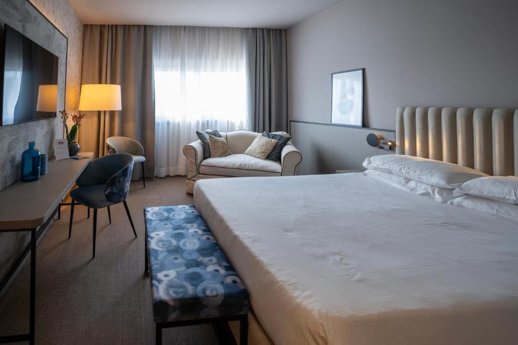 Executive Suite room - Image 3