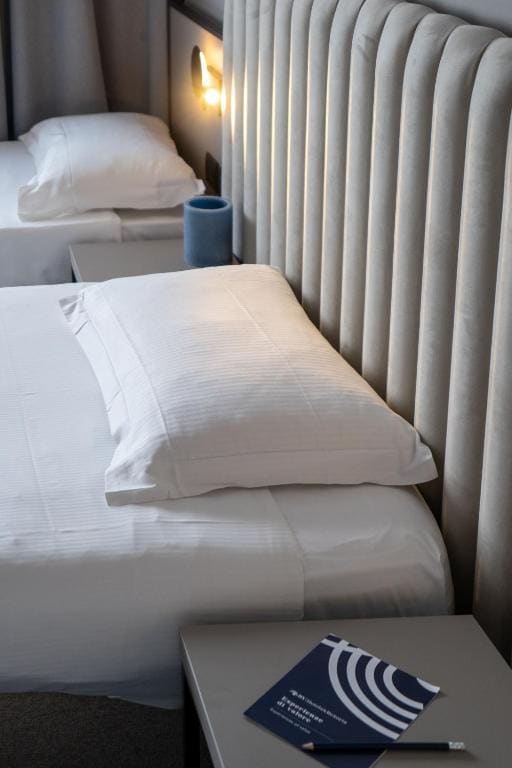 Superior Triple Room room - Image 3