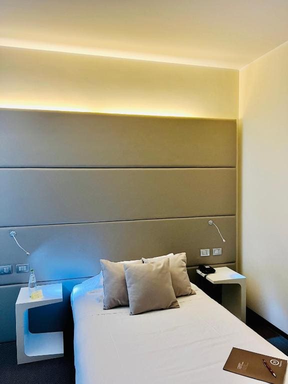 Small Double Room room - Image 1